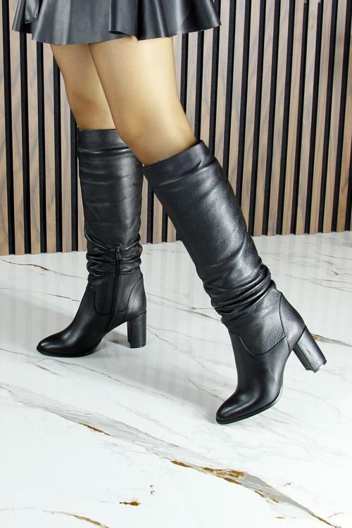 Siyah Hakiki Dana Derisi Büzgülü Fermuarlı Yuvarlak Burun Kalın Topuklu Çizme