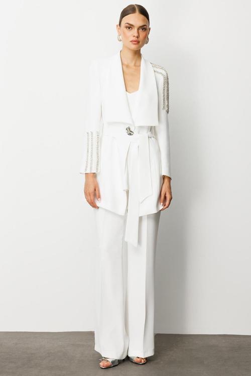 Kadın Omuz ve Kol Taş İşleme Detaylı Şal Yaka Kuşaklı Ceket 5007 Ekru