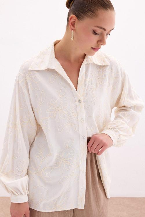 Çiçek Nakışlı Viskon Gömlek - Krem