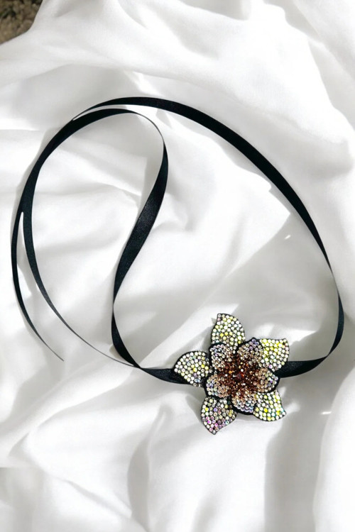 PARLAK TAŞLI ÇİÇEK CHOKER KOLYE