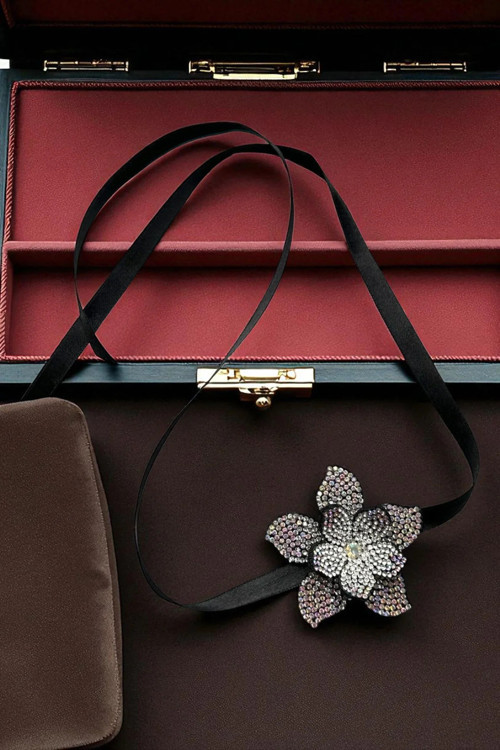 PARLAK TAŞLI ÇİÇEK CHOKER KOLYE