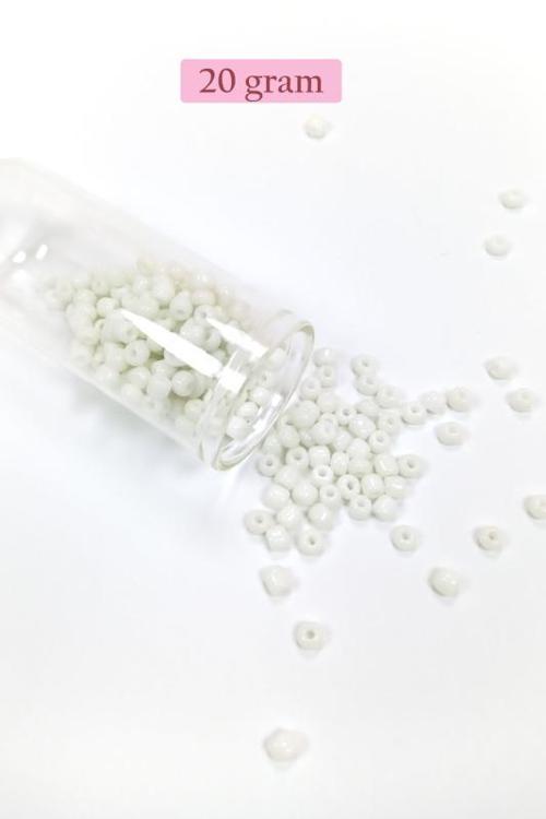 Dökme Cam Kum Boncuk Büyük Boy (6/0) 4 mm - 20 Gram - Beyaz - BNC75