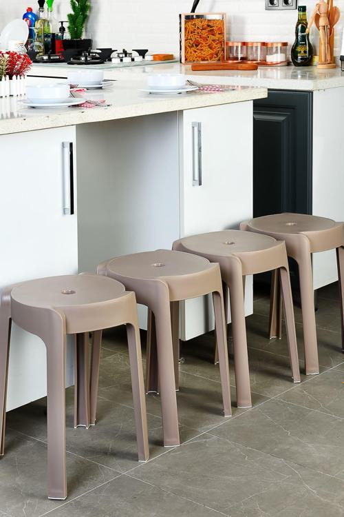 Kaymaz Ayaklı Dekoratif İç İçe Geçebilen Plastik Tabure Mutfak Bahçe Taburesi 4 Adet Latte