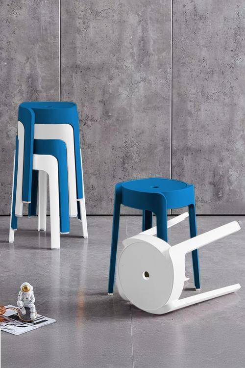 Kaymaz Ayaklı Dekoratif İç İçe Geçebilen Plastik Tabure Mutfak Bahçe Taburesi 6 Adet Lacivert Beyaz