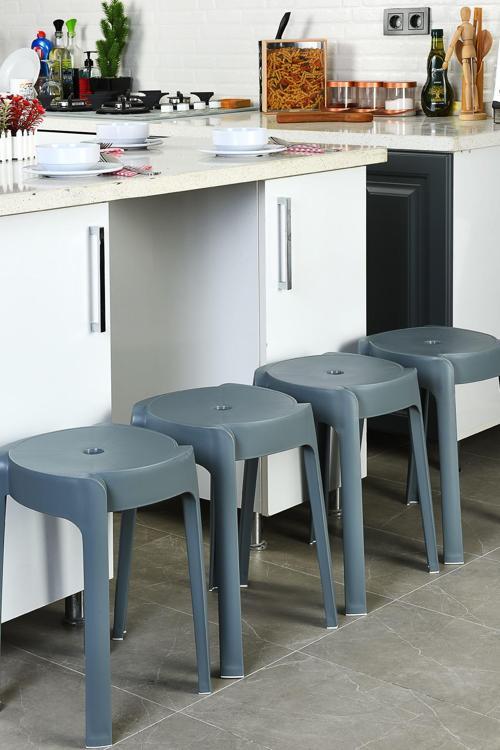 Kaymaz Ayaklı Dekoratif İç İçe Geçebilen Plastik Tabure Mutfak Bahçe Taburesi 4 Adet Antrasit