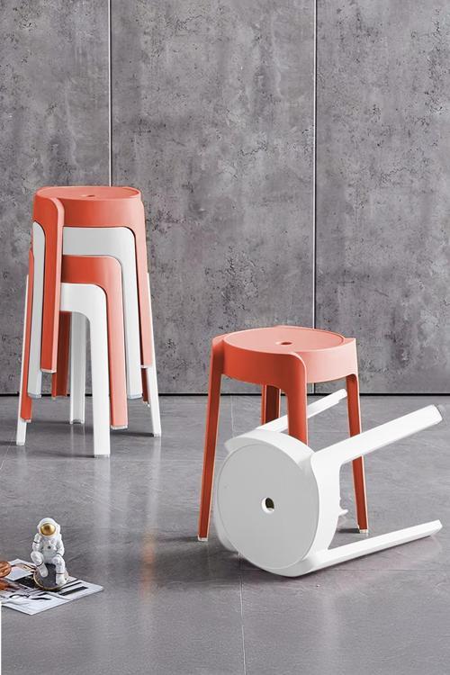 Kaymaz Ayaklı Dekoratif İç İçe Geçebilen Plastik Tabure Mutfak Bahçe Taburesi 6 Adet Mercan Beyaz