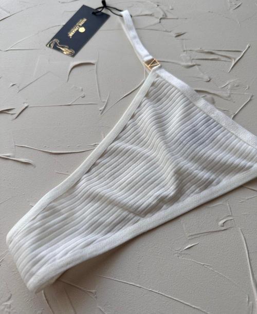 Victoria Yanları V Aksesuarlı %95 Pamuklu Fitilli Tanga