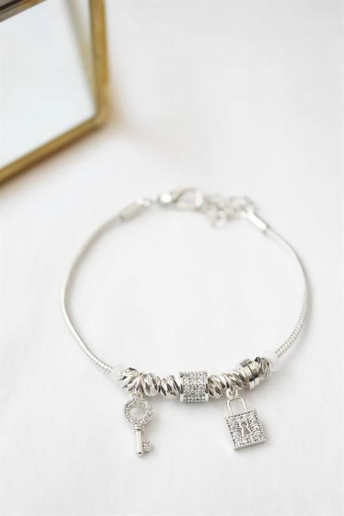 Kilit Anahtar Charmlı  Bileklik - Gümüş