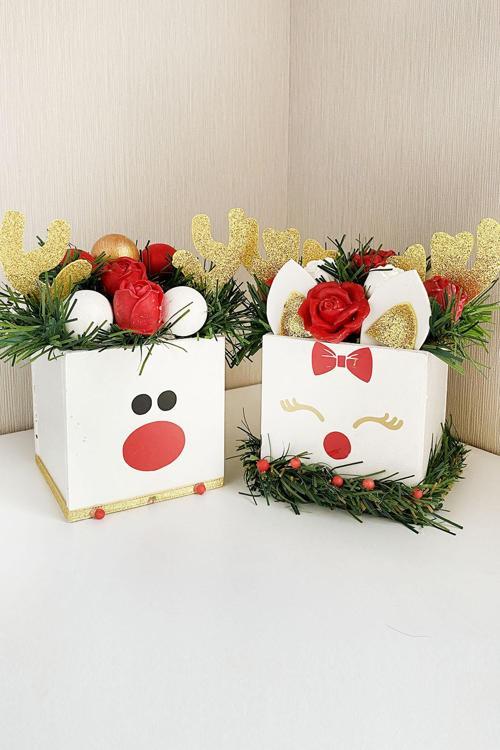 Ahşap Saksıda Bay Ve Geyik Mutlu Yeni Yıllar Kokulu Taş Aranjmanı