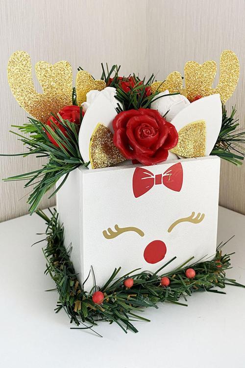 Ahşap Saksıda Geyik Mutlu Yeni Yıl Kokulu Taş Aranjmanı