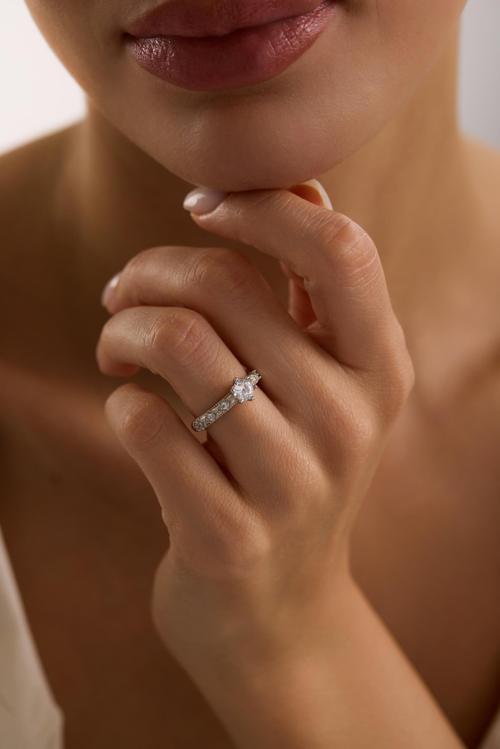 925 Ayar Gümüş Ayarlanabilir Rodyum Kaplama Zirkon Taşlı Tektaş Yüzük