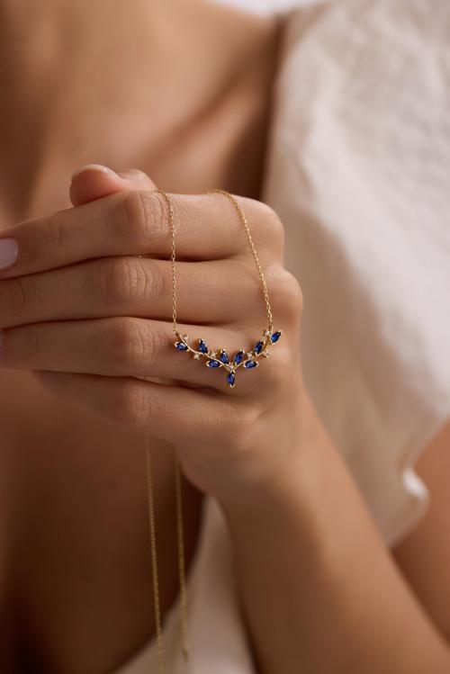 925 Ayar Gümüş Gold Kaplama Mavi Mekik Taşlı Zarif Sarmaşık Kolye