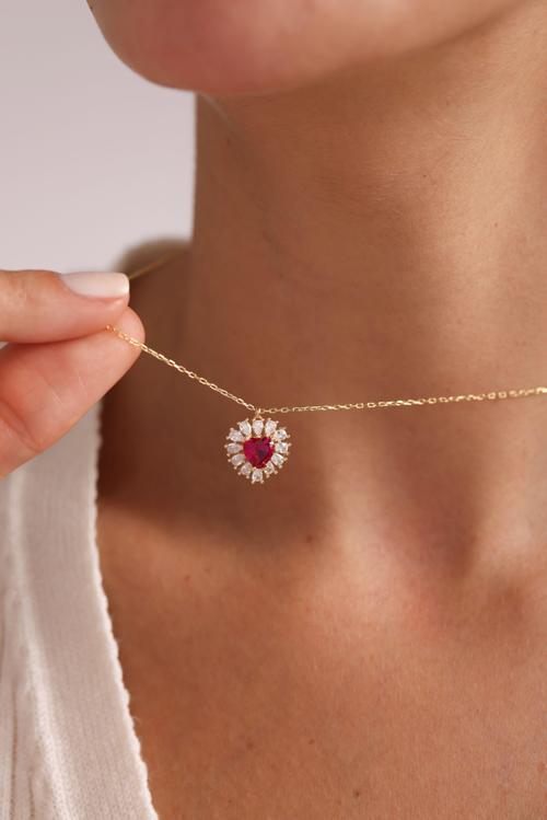 925 Ayar Gümüş Gold Kaplama Baget Taşlı Kırmızı Kalp Kolye