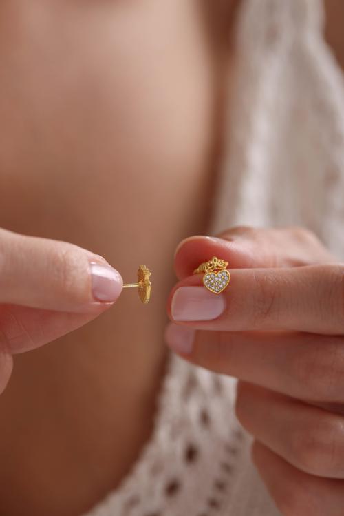 925 Ayar Gümüş Gold Kaplama Minik Kral Tacı Kalp Küpe
