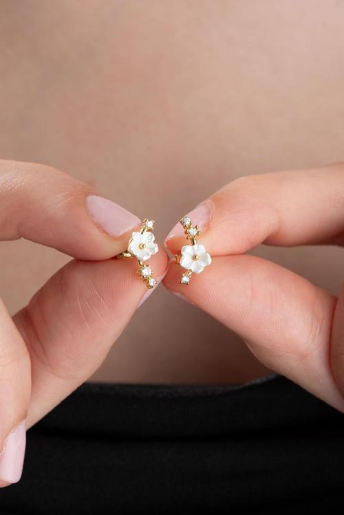 925 Ayar Gümüş Gold Kaplama Minik Manolya Çiçeği Küpe