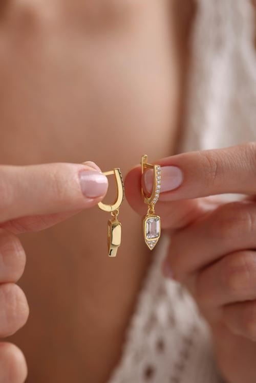 925 Ayar Gümüş Gold Kaplama Sallantılı U Model Baget Tektaş Küpe