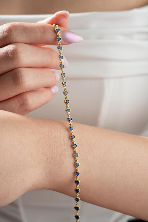 925 Ayar Gümüş Gold Kaplama Mavi Zirkon Taşlı Sıralı Kalpli Bileklik