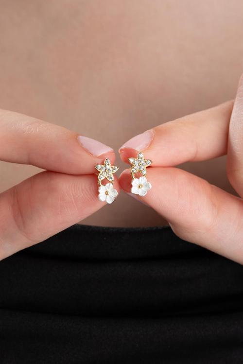 925 Ayar Gümüş Gold Kaplama Minik Manolya Çiçeği Yıldız Küpe