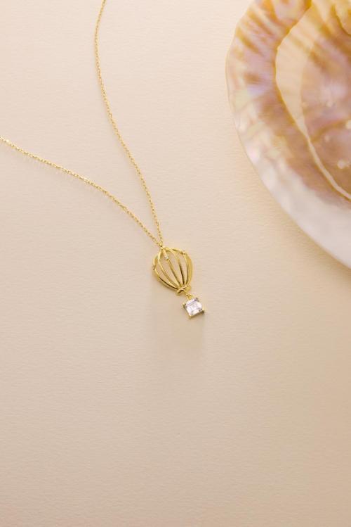 925 Ayar Gümüş Gold Kaplama Kare Tektaş Sallantılı Balon Tasarım Kolye