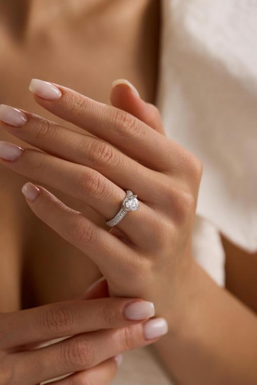 925 Ayar Gümüş Ayarlanabilir Rodyum Kaplama 3 Sıra Zirkon Taşlı 6 mm Tektaş Yüzük