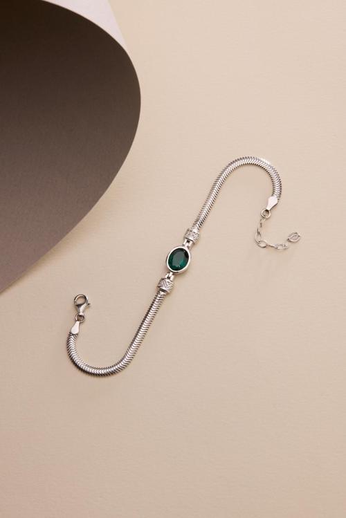 925 Ayar Gümüş Balık Sırtı Model Zincirli Rodyum Oval Yeşil Taşlı Bileklik
