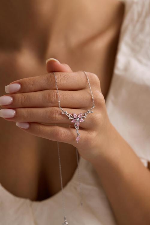 925 Ayar Gümüş Pembe Taşlı Sarmaşık Model Yıldız Detaylı Kolye