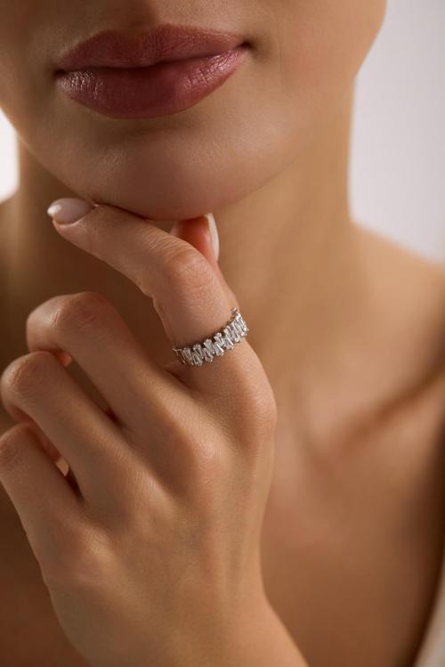 925 Ayar Gümüş Ayarlanabilir Rodyum Kaplama Baget Taşlı Desenli Yüzük