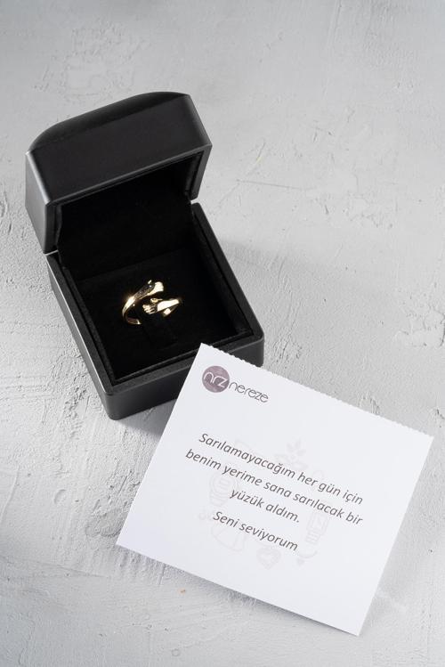 925 Ayar Gümüş Işıklı Kutuda Ayarlanabilir Gold Kaplama Sarılan Eller Yüzük