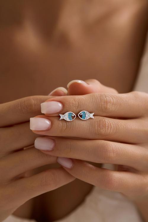 925 Ayar Gümüş Rodyum Kaplama Beyaz Mineli Balık Küpe