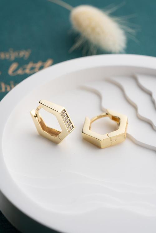 925 Ayar Gümüş Gold Kaplama Zirkon Taşlı Beşgen Model Küpe