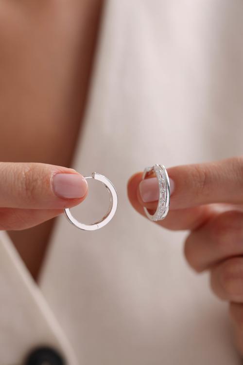 925 Ayar Gümüş Rodyum Kaplama 20 Mm Halka Baget Taşlı Küpe