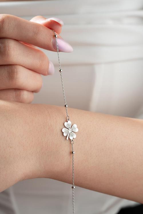 925 Ayar Gümüş Rodyum Kaplama Minik Toplu Yonca Bileklik