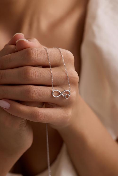 925 Ayar Gümüş Rodyum Kaplama Sade Model Sonsuzluk Kalp Kolye
