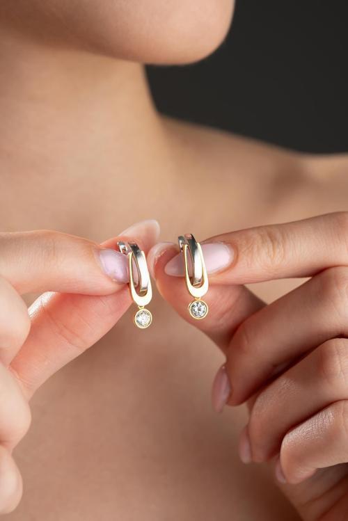 925 Ayar Gümüş Rodyum Kaplama Sallantılı J Model Tektaş Tasarım Küpe