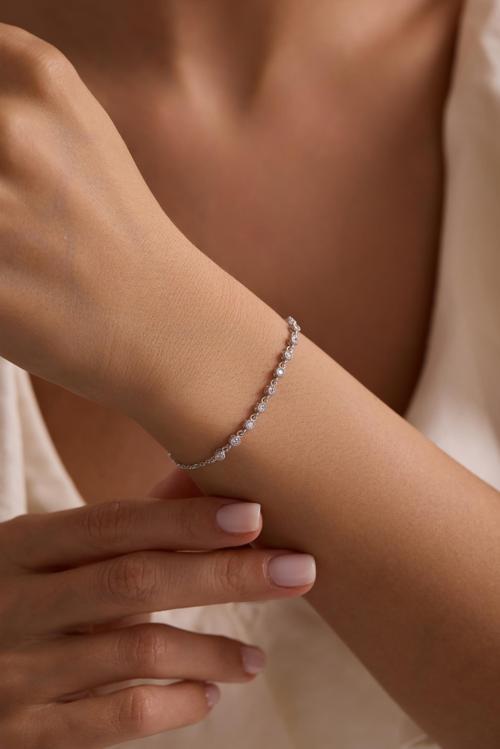 925 Ayar Gümüş Rodyum Kaplama Minik Sıralı Beyaz Zirkon Taşlı Bileklik