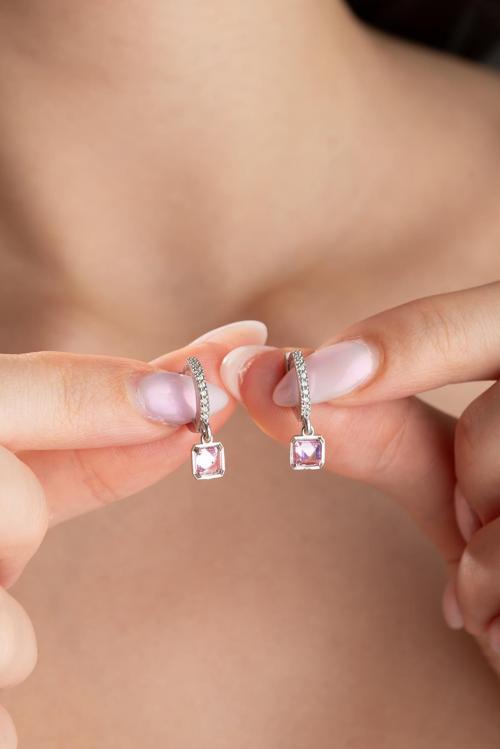 925 Ayar Gümüş Rodyum Kaplama Sallantılı Pembe Zirkon Taşlı Halka Küpe