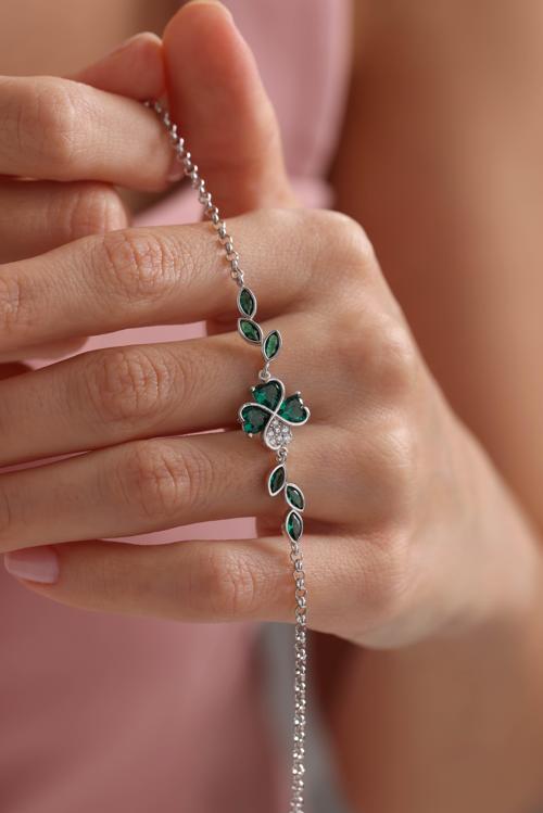 925 Ayar Gümüş Rodyum Kaplama Doç Zincir Yeşil Taşlı Yonca Bileklik