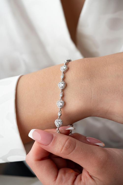 925 Ayar Gümüş Rodyumlu Beyaz Taşlı Kalp Model Bileklik