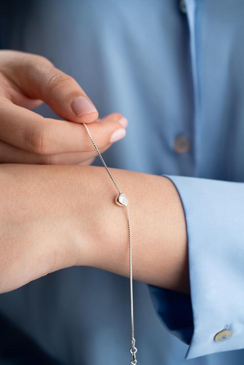 925 Ayar Gümüş Rodyum Kaplama Zirkon Taşlı Minimal Kalp Model Bileklik