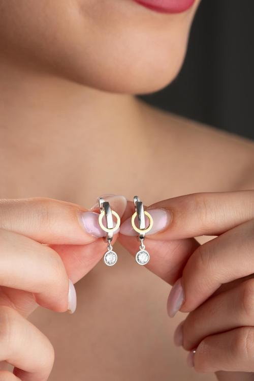 925 Ayar Gümüş Rodyumlu Sallantılı J Model Tektaş Küpe