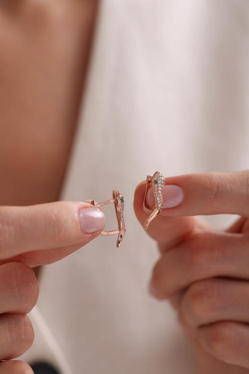 925 Ayar Gümüş Rose Kaplama Zirkon Taşlı Yılan Model Küpe