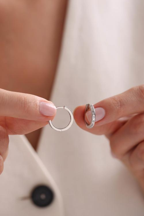 925 Ayar Gümüş Rodyum Kaplama Zirkon Taşlı 15 Mm Halka  Küpe