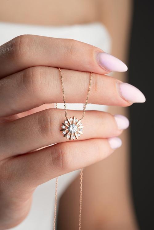 925 Ayar Gümüş Rose Kaplama Işıltılı Tektaş Güneş Kolye