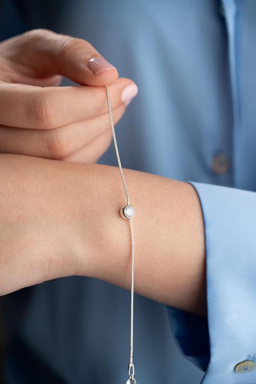 925 Ayar Gümüş Rodyum Kaplama Zirkon Taşlı Minimal Yuvarlak Model Bileklik