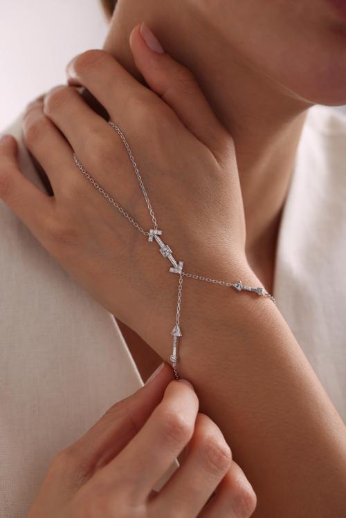 925 Ayar Gümüş Rodyum Kaplama Zirkon Taşlı Ok Tasarım Şahmeran Bileklik 