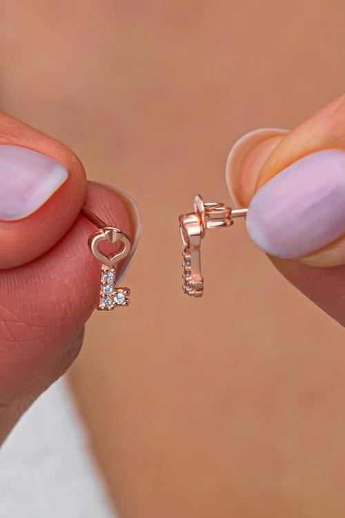 925 Ayar Gümüş Rose Kaplama Minimal Anahtar Küpe