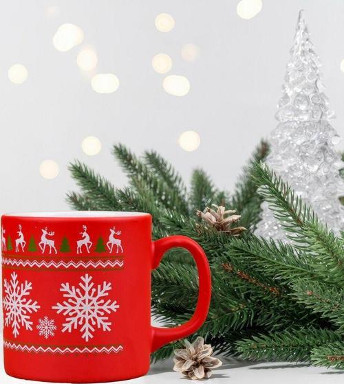 Kırmızı Geyikli Kar Tanesi Seramik Kupa