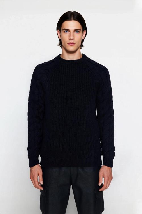 Erkek Regular Fit Bisiklet Yaka Saç Örgü Detaylı Triko Kazak Soğuk Günler İçin Rahatlık Sunar