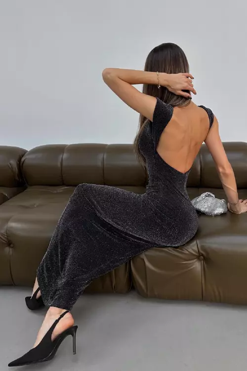 BÜZGÜLÜ SIRT DEKOLTELİ ELBİSE