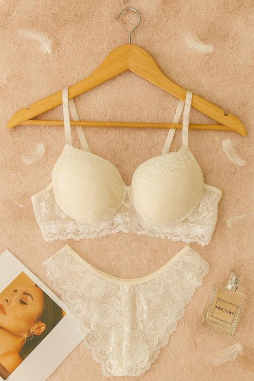 Beyaz Dantelli Push Up Sütyen Takımı